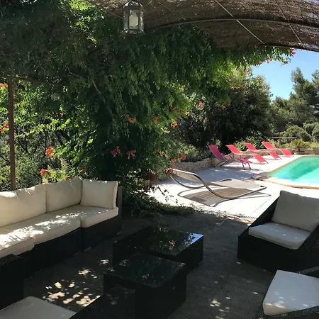 With Pool And Beautiful View In The Luberon In Pujet Sur Durance - 10 Villa